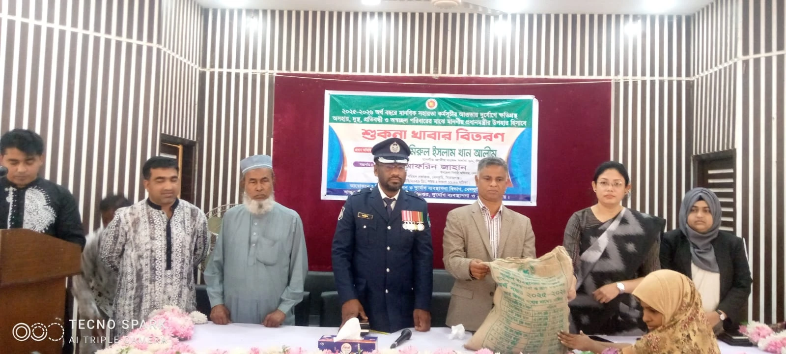 বেলকুচিতে অসহায়, দুস্থ ও প্রতিবন্ধী পরিবারের মাঝে শুকনা খাবার বিতরণ